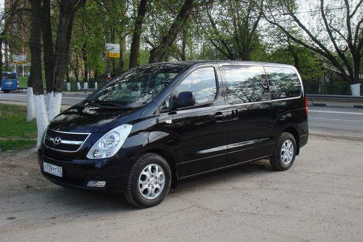 Experience seamless travel in Dubai with professional drivers ensuring a smooth ride from the airport to iconic destinations like Marina JLT and Palm Jumeirah. Enjoy comfort and convenience.